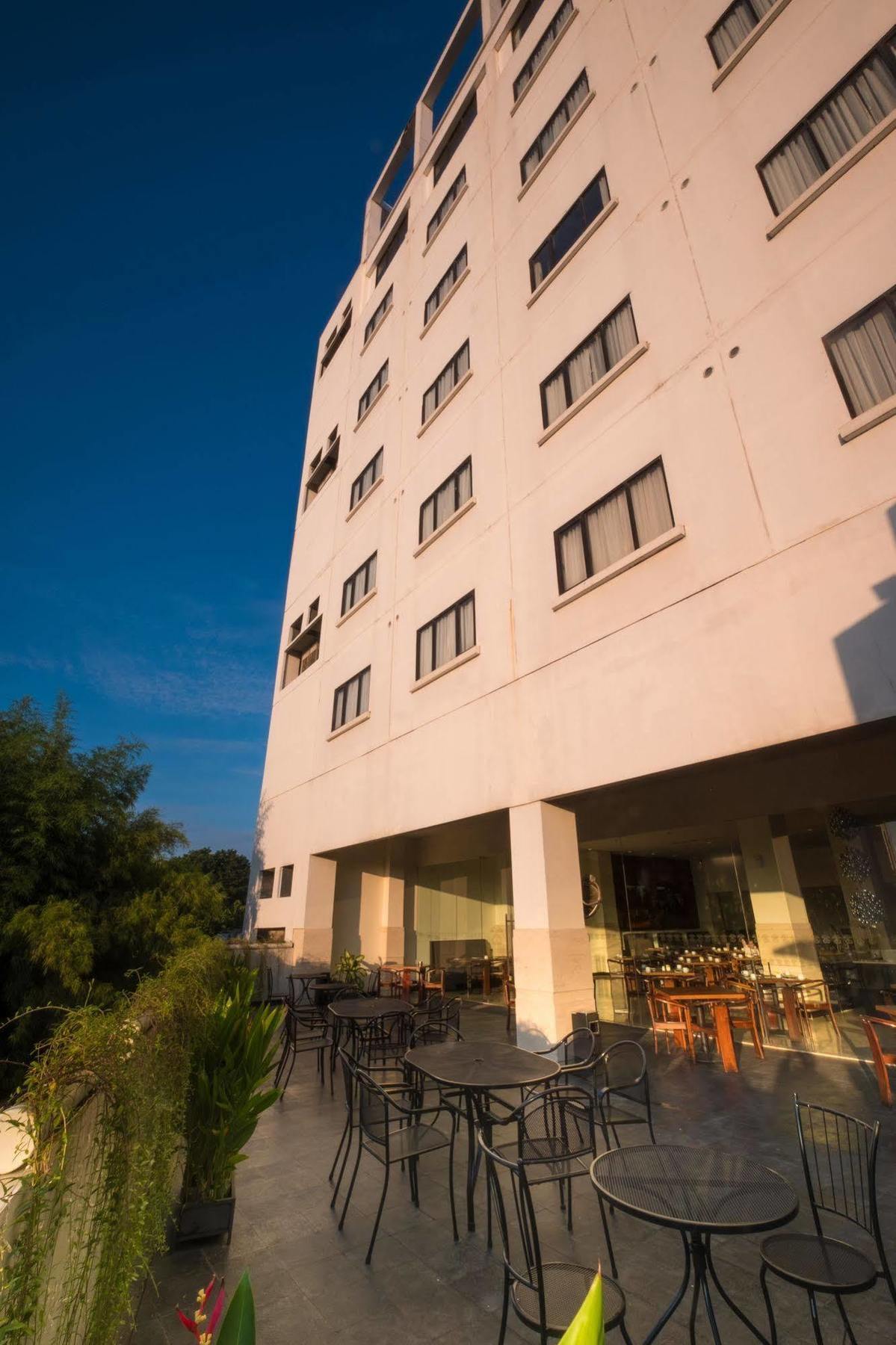 Sintesa Peninsula Hotel Palembang Ngoại thất bức ảnh