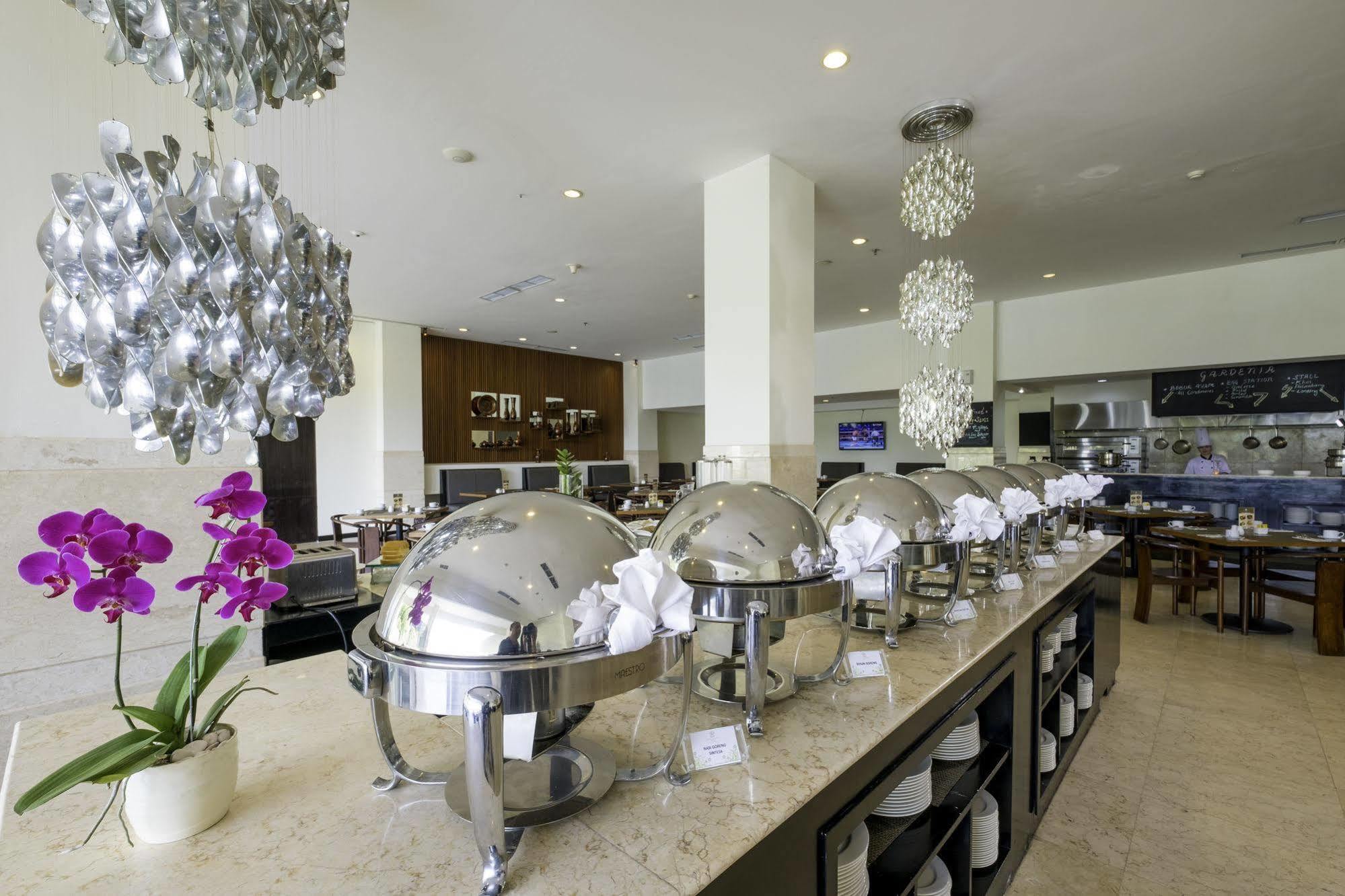 Sintesa Peninsula Hotel Palembang Ngoại thất bức ảnh