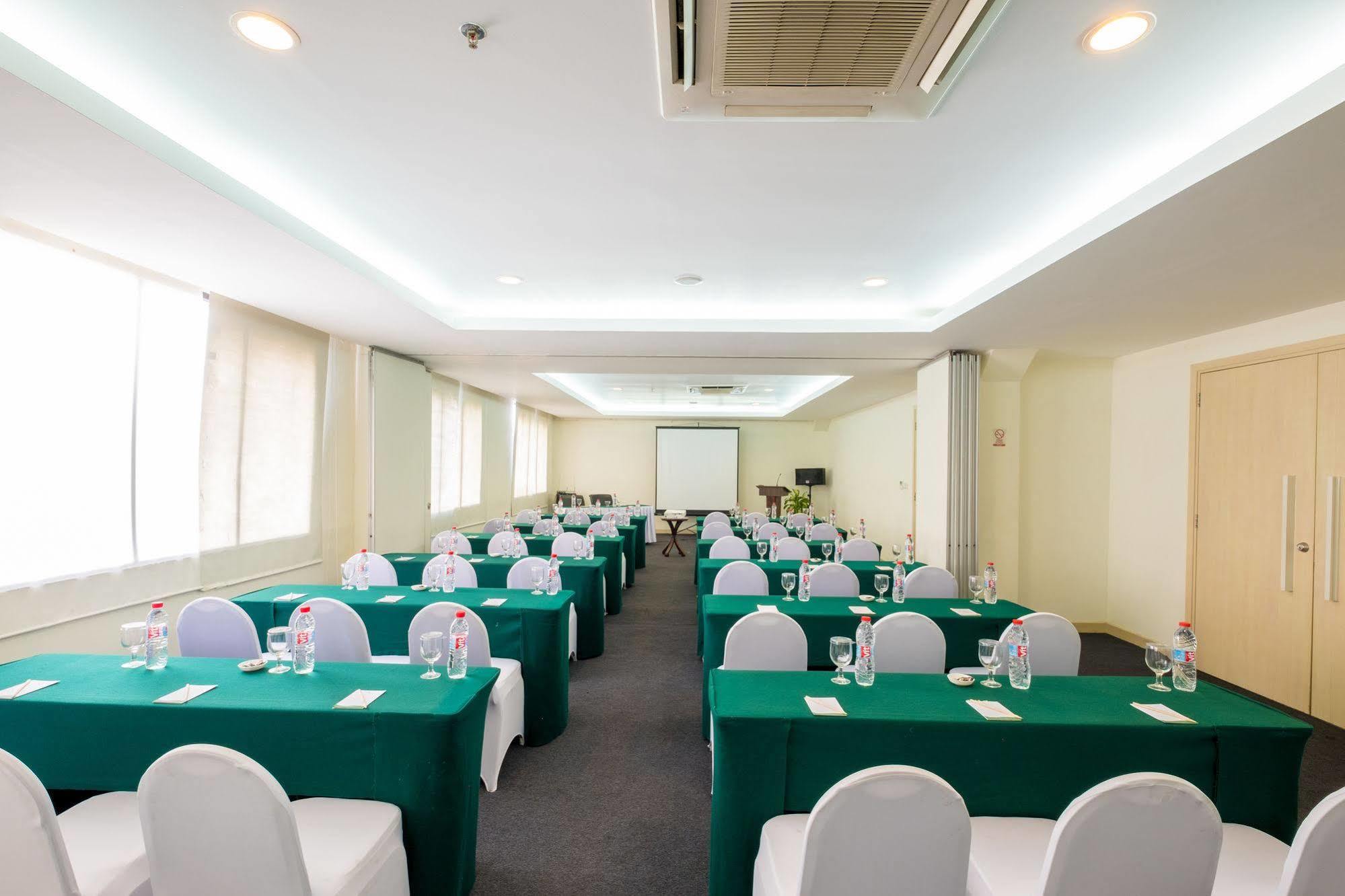 Sintesa Peninsula Hotel Palembang Ngoại thất bức ảnh