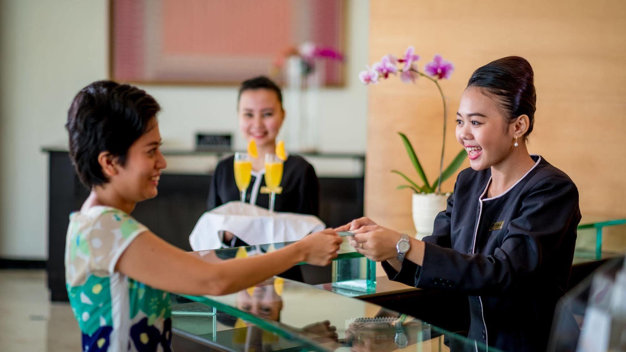 Sintesa Peninsula Hotel Palembang Ngoại thất bức ảnh